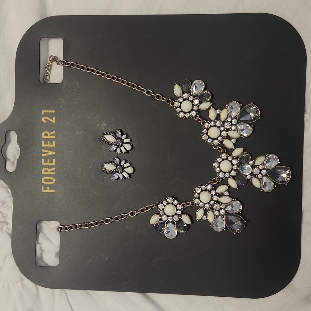 Necklace and earrings set